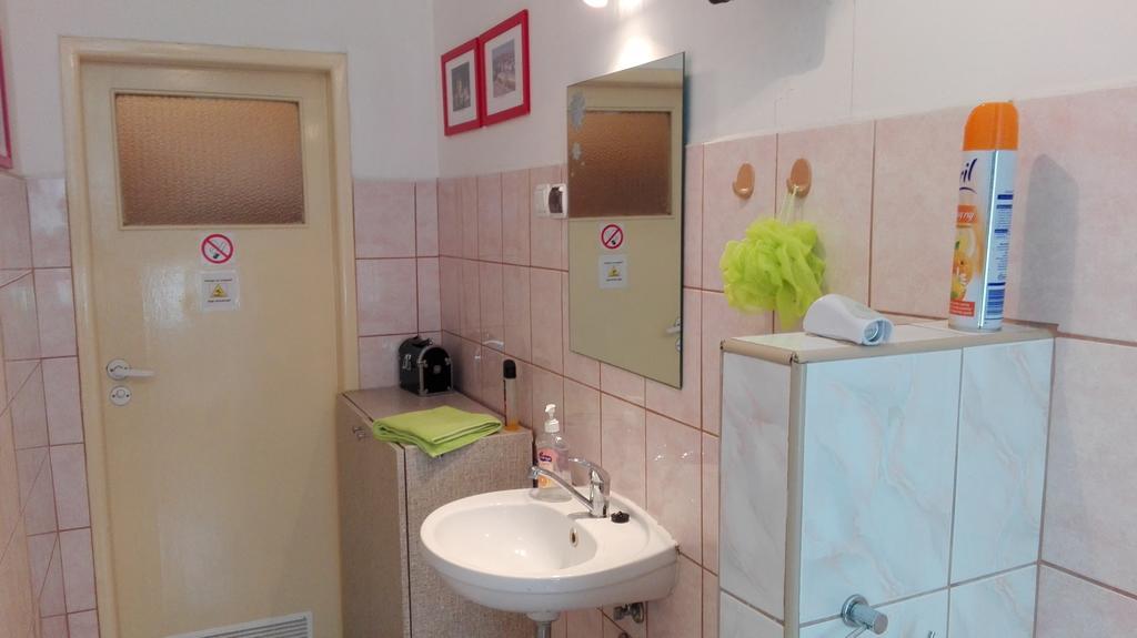 Hostel Aleje 28 Краков Экстерьер фото