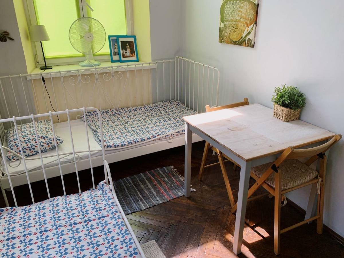 Hostel Aleje 28 Краков Экстерьер фото