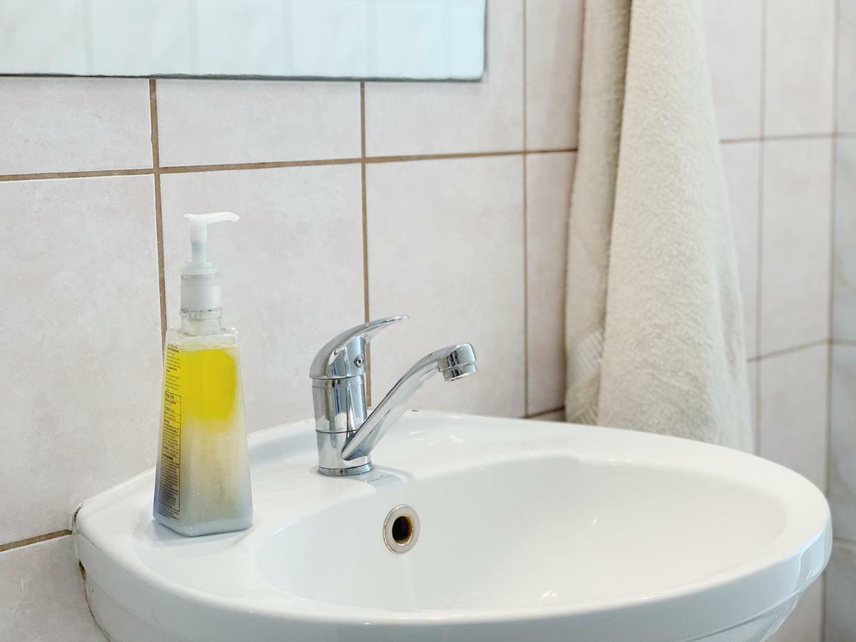 Hostel Aleje 28 Краков Экстерьер фото